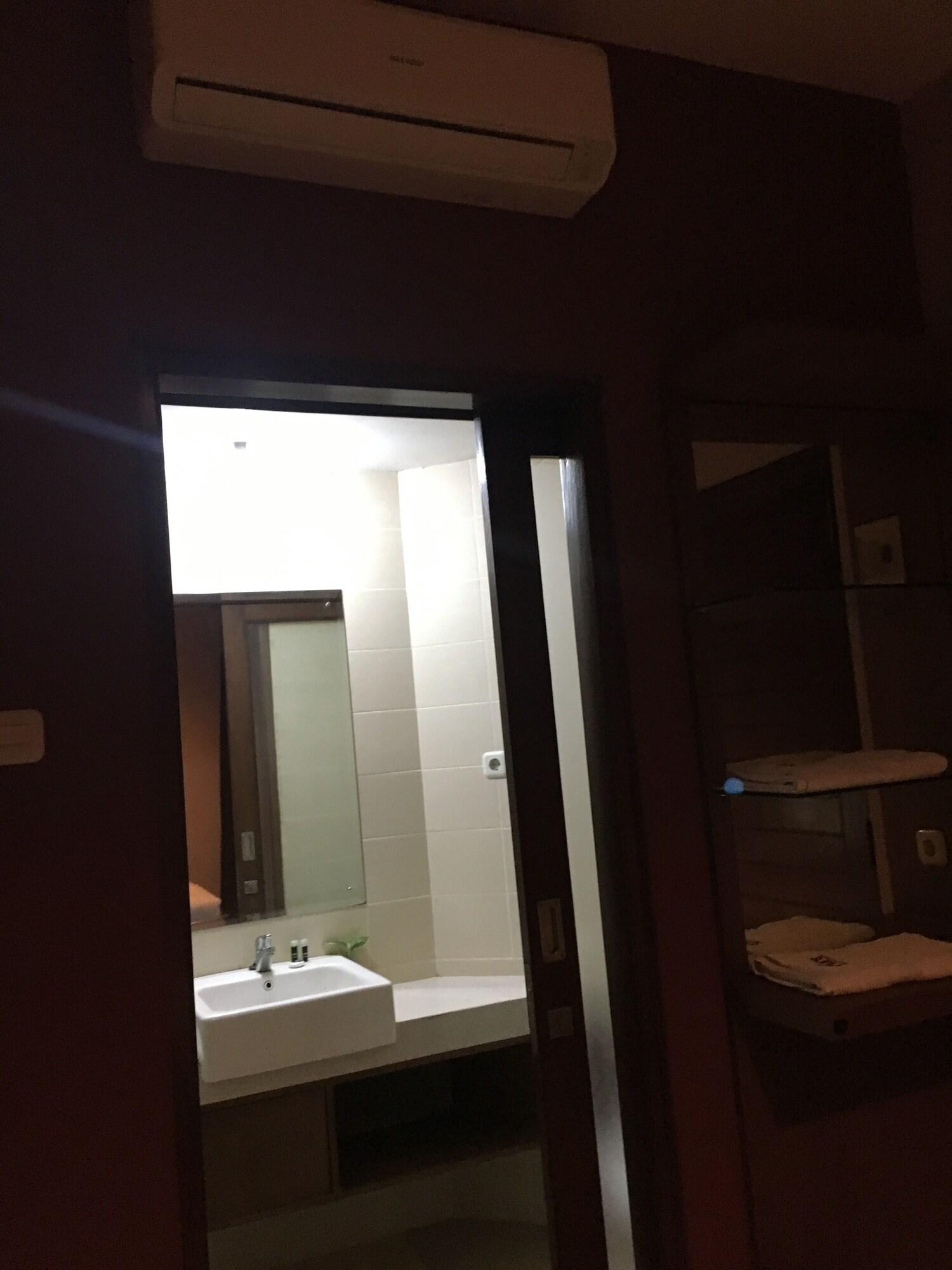 Votel Viure Hotel Jogjakarta Maguwo Εξωτερικό φωτογραφία