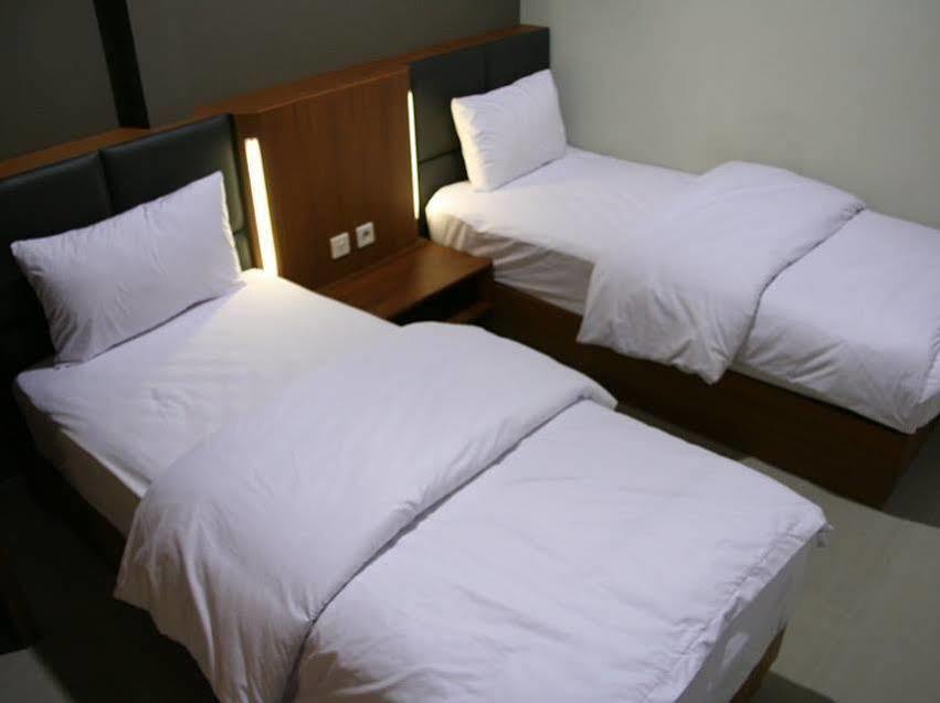 Votel Viure Hotel Jogjakarta Maguwo Εξωτερικό φωτογραφία